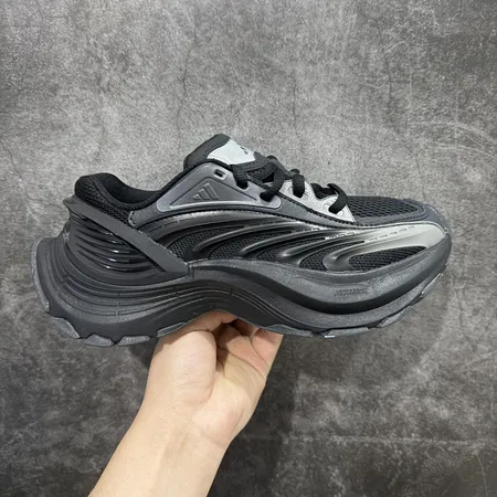 アディダス スニーカー