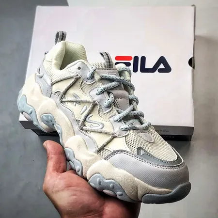 フィラ スニーカー