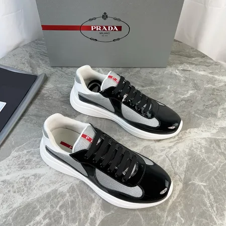 プラダ スニーカー