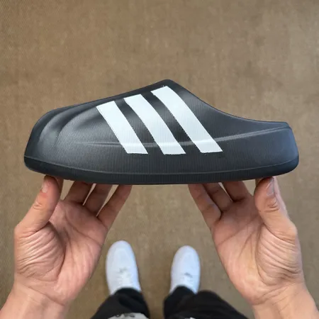 アディダス スリッパ