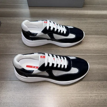 プラダ スニーカー