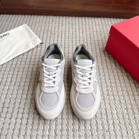 フェラガモ スニーカー