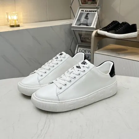 ヴェルサーチ カジュアルシューズ