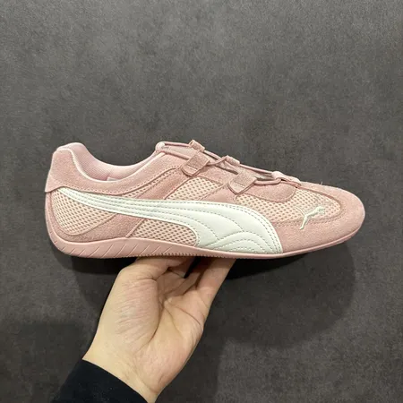 プーマ スニーカー