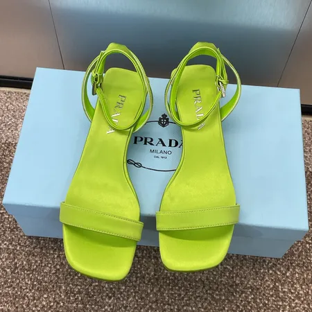 プラダ サンダル