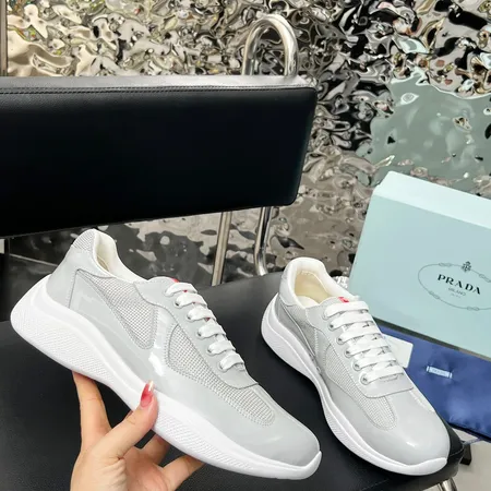 プラダ スニーカー