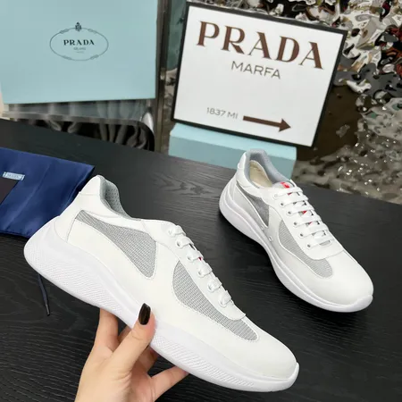 プラダ スニーカー