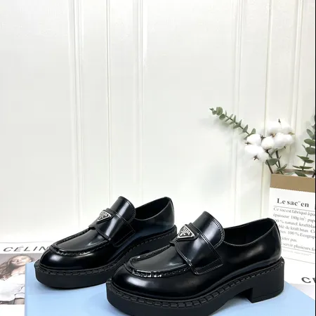 プラダ カジュアルシューズ