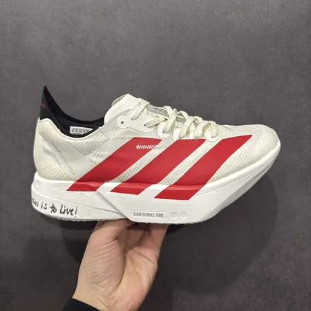 アディダス スニーカー