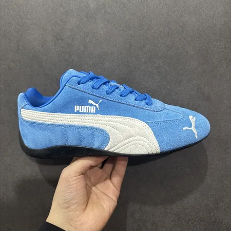 プーマ スニーカー