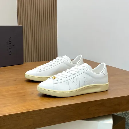 ヴァレンティノ スニーカー