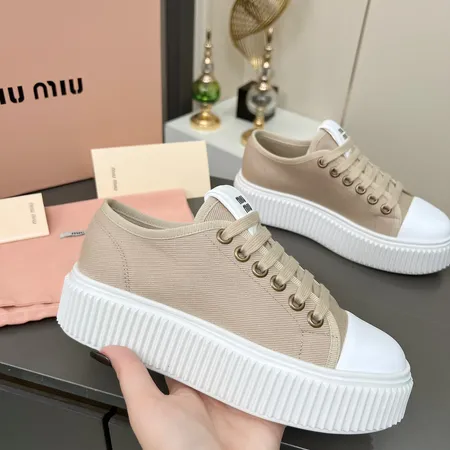 ミュウミュウ カジュアルシューズ