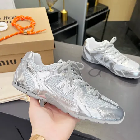 ミュウミュウ カジュアルシューズ