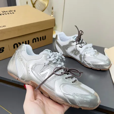 ミュウミュウ カジュアルシューズ