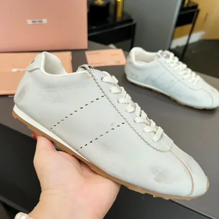 ミュウミュウ カジュアルシューズ