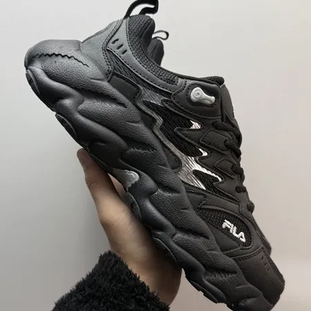 フィラ スニーカー