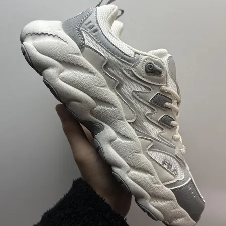 フィラ スニーカー