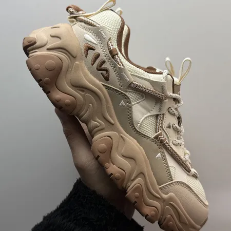 フィラ スニーカー