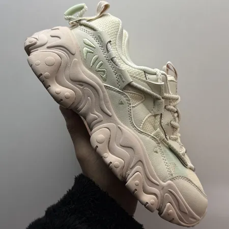 フィラ スニーカー