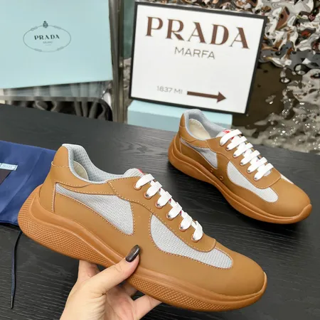 プラダ スニーカー
