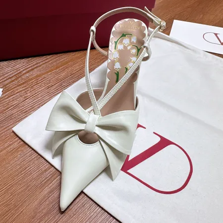 ヴァレンティノ サンダル