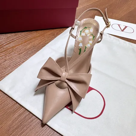 ヴァレンティノ サンダル