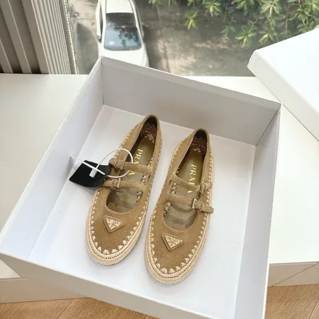 プラダ カジュアルシューズ