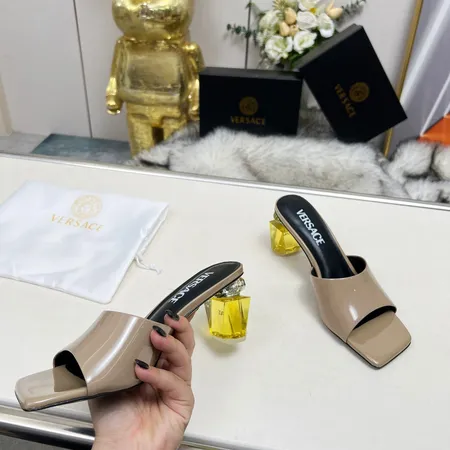 ヴェルサーチ サンダル