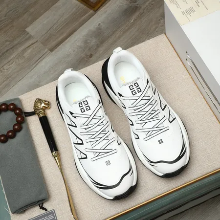 ジバンシィ スニーカー