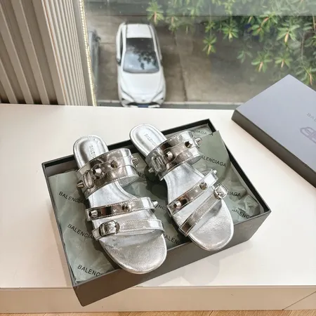 バレンシアガ スリッパ