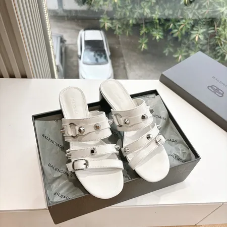 バレンシアガ スリッパ