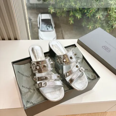 バレンシアガ スリッパ