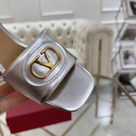 ヴァレンティノ スリッパ