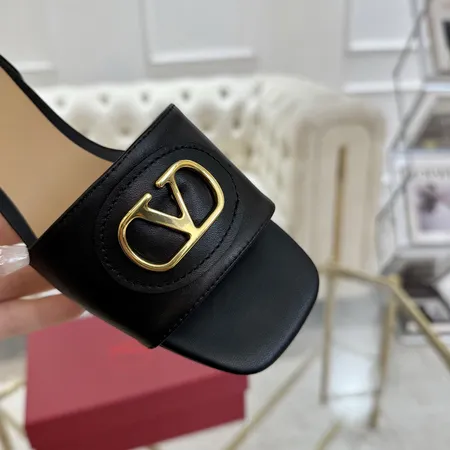 ヴァレンティノ スリッパ