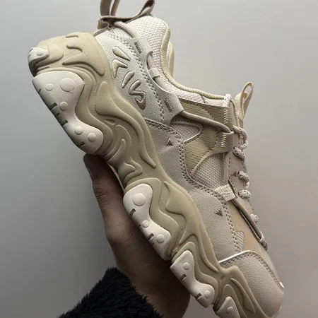 フィラ スニーカー