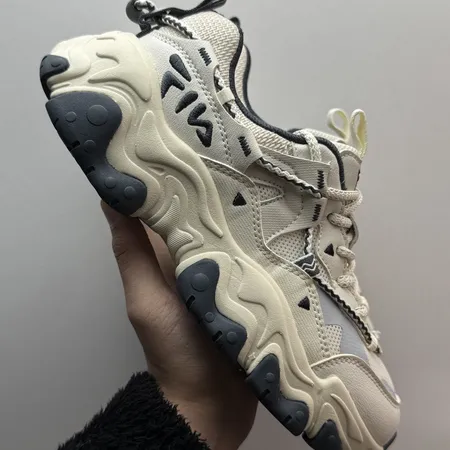 フィラ スニーカー