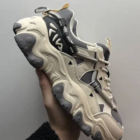 フィラ スニーカー