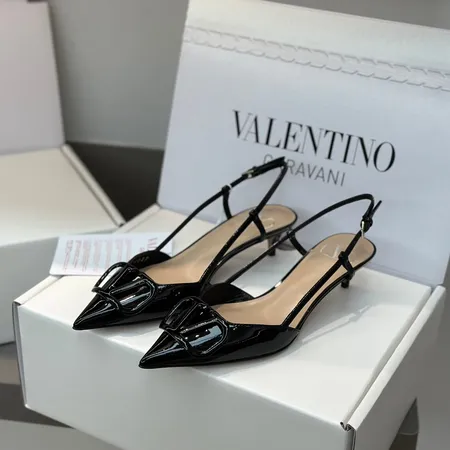 ヴァレンティノ サンダル