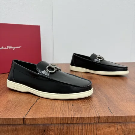 フェラガモ カジュアルシューズ