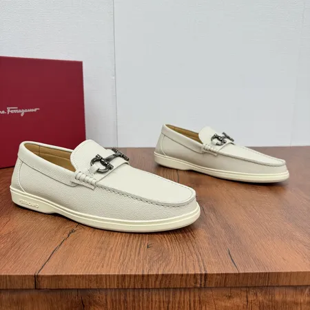 フェラガモ カジュアルシューズ