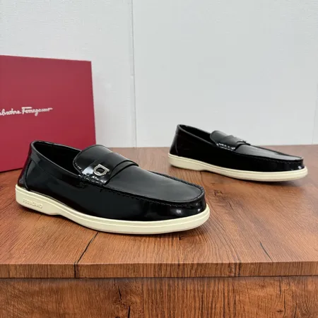 フェラガモ カジュアルシューズ