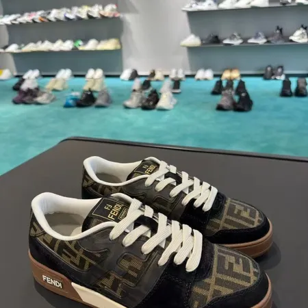 フェンディ カジュアルシューズ