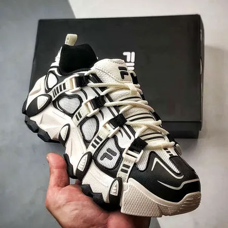 フィラ スニーカー