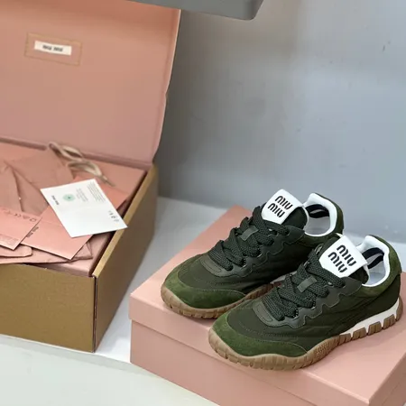 ミュウミュウ スニーカー