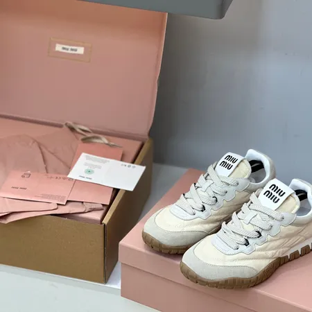 ミュウミュウ スニーカー