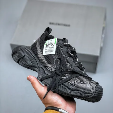 バレンシアガ スニーカー