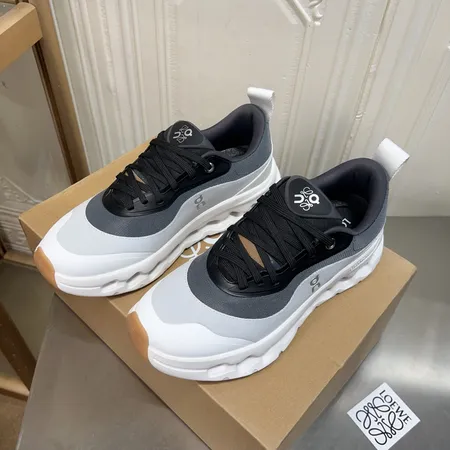 ロエベ スニーカー