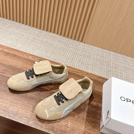 プーマ スニーカー