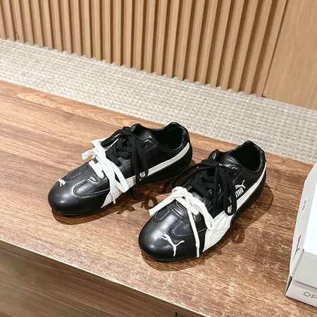 プーマ スニーカー