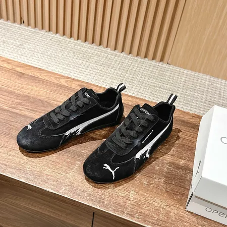 プーマ スニーカー